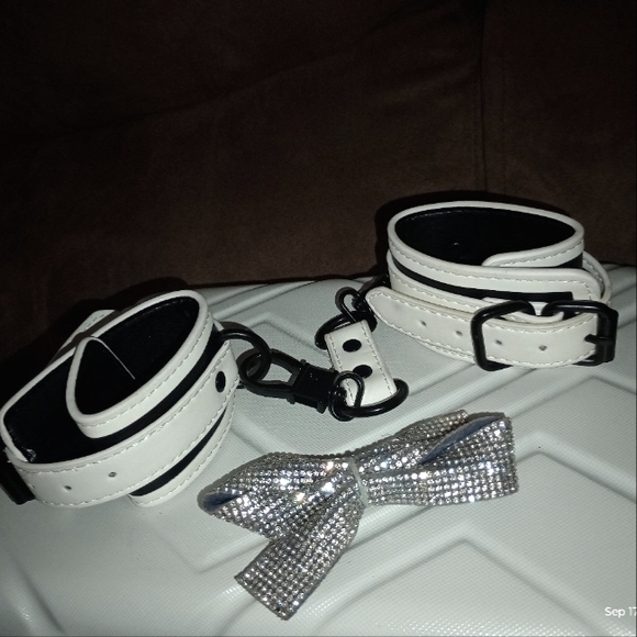 Glo in the dark ankle cuffs. - Picture 2 of 2